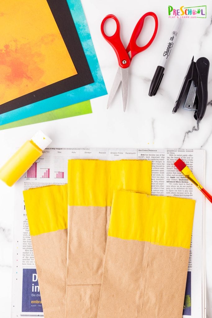 Give your scarecrow a cheerful touch by painting the top of your bag yellow for its hair! Just paint about 1/4 of the bag and let it dry. If you prefer, you can also use a yellow marker for an easier and quicker option!
