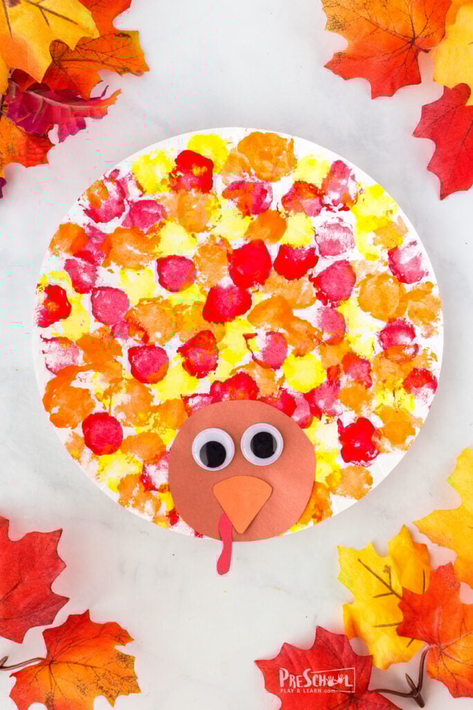 Fun and simple-to-make turkey craft for kids to make with a paper plate. This Thanksgiving crafts for preschoolers is perfect for Fall.